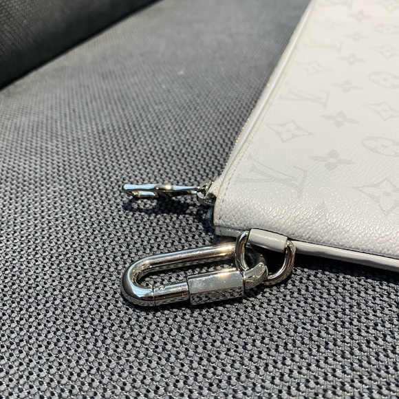 Louis Vuitton Zipped Pouch Monogram Logo - Picture 3 of 6